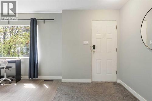 Foyer - 173 Gordon Drive Sw, Calgary, AB - Indoor Photo Showing Other Room