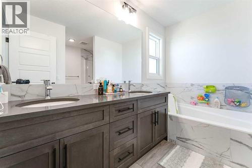 200 Lewiston Drive Ne, Calgary, AB - Indoor Photo Showing Bathroom