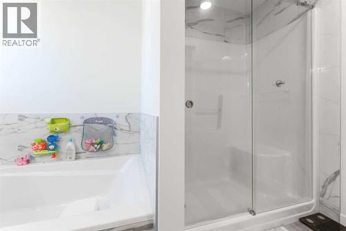 200 Lewiston Drive Ne, Calgary, AB - Indoor Photo Showing Bathroom
