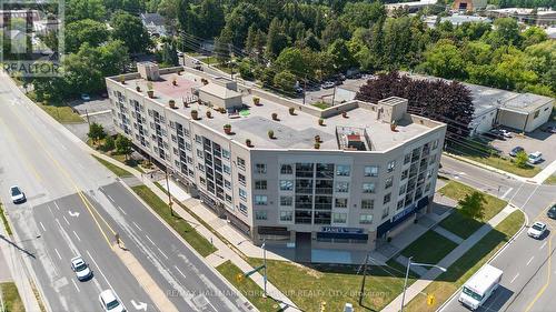 210 - 160 WELLINGTON STREET E  Aurora, ON L4G 1J3