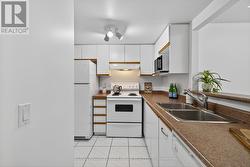 Full Size Kitchen - 