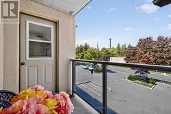 Outdoor patio (quite side of building)! - 