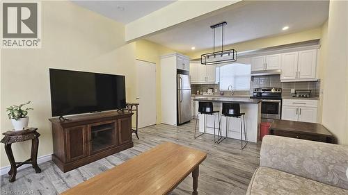 285 Borden Avenue S, Kitchener, ON - Indoor