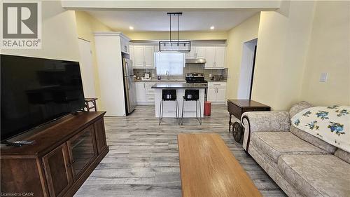 285 Borden Avenue S, Kitchener, ON - Indoor