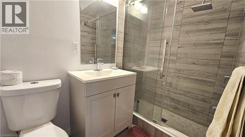 285 Borden Avenue S, Kitchener, ON - Indoor Photo Showing Bathroom