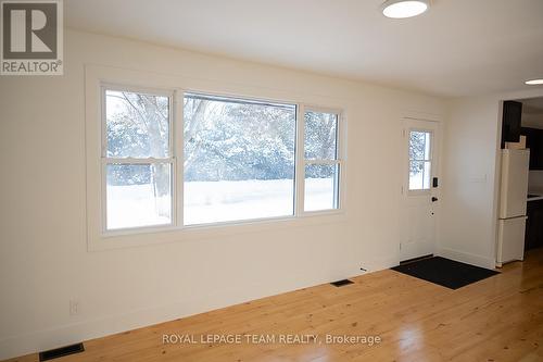 Front entrance off living room - 405 Barnes Street, North Grenville, ON - Indoor Photo Showing Other Room