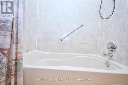 8 La Salle Drive, St. Catharines (Vine/Linwell), ON - Indoor Photo Showing Bathroom