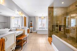 Salle de bains attenante à la CCP - 