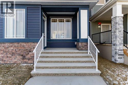 Front Porch - 15 Corner Glen Drive Ne, Calgary, AB - Outdoor
