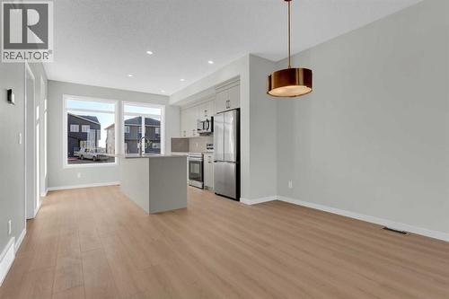 Kitchen - 15 Corner Glen Drive Ne, Calgary, AB - Indoor Photo Showing Kitchen