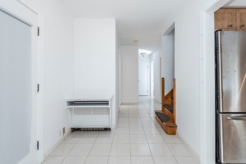 Corridor - 5727 Av. Smart, Côte-Saint-Luc, QC - Indoor
