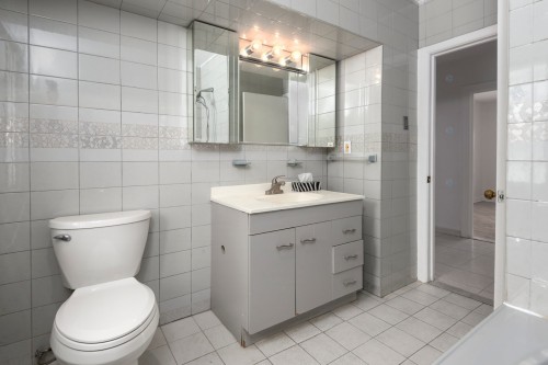 Salle de bains - 5727 Av. Smart, Côte-Saint-Luc, QC - Indoor Photo Showing Bathroom