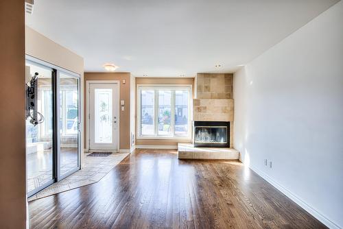Salon - 2720 Rue Du Manoir, Vaudreuil-Dorion, QC 