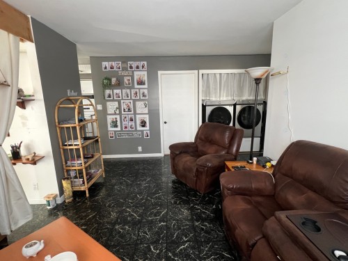 Salon - 914 3E Rue, Chibougamau, QC - Indoor