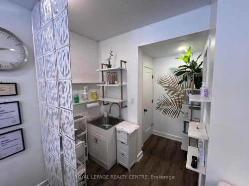 745 Lakeshore Road E, Mississauga, ON 