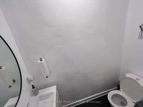 745 Lakeshore Road E, Mississauga, ON 