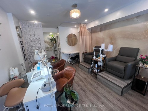 745 Lakeshore Road E, Mississauga, ON 