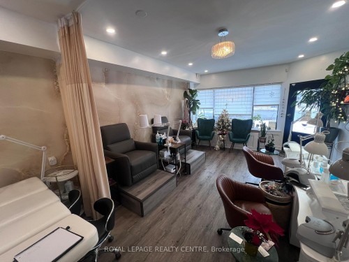 745 Lakeshore Road E, Mississauga, ON 