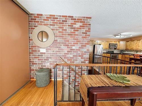 79 Thurlby Rd, Winnipeg, MB 