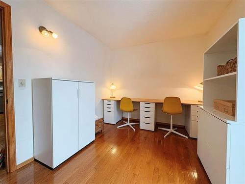 79 Thurlby Rd, Winnipeg, MB 