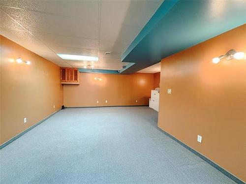 79 Thurlby Rd, Winnipeg, MB 