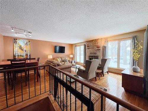 79 Thurlby Rd, Winnipeg, MB 