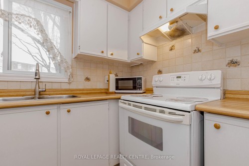 13-2655 Gananoque Drive, Mississauga, ON - Indoor Photo Showing Kitchen With Double Sink