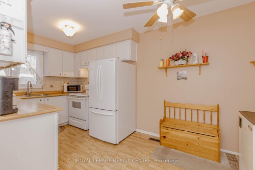 13-2655 Gananoque Drive, Mississauga, ON - Indoor Photo Showing Kitchen With Double Sink