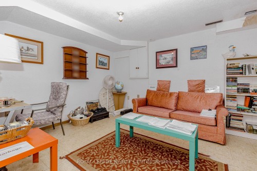 13-2655 Gananoque Drive, Mississauga, ON - Indoor Photo Showing Living Room