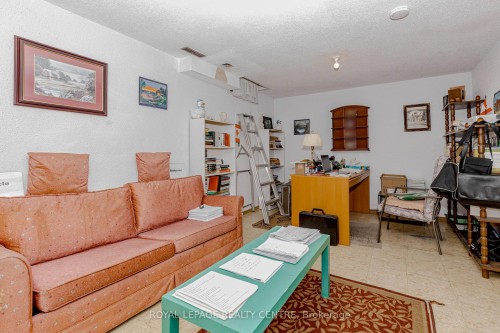 13-2655 Gananoque Drive, Mississauga, ON - Indoor Photo Showing Living Room