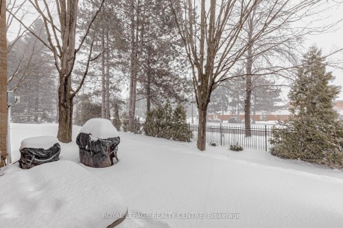 13-2655 Gananoque Drive, Mississauga, ON - Outdoor