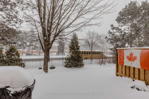 13-2655 Gananoque Drive, Mississauga, ON - Outdoor