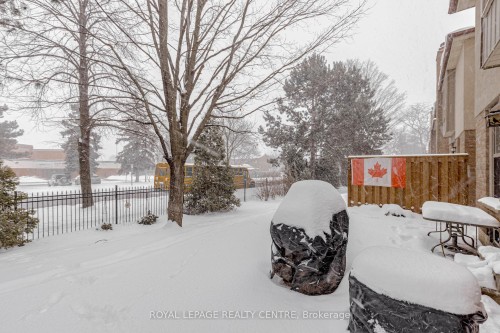 13-2655 Gananoque Drive, Mississauga, ON - Outdoor