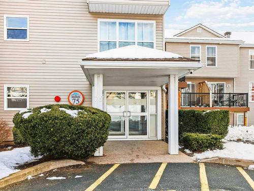 223 75 Collins Grove  Dartmouth, NS B2W 6B3