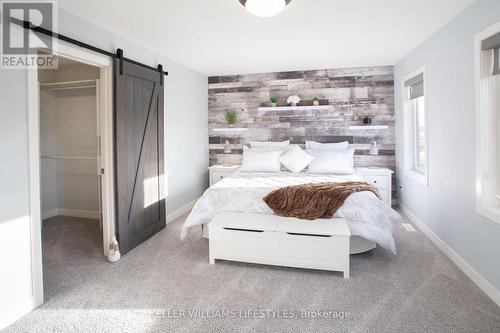 3450 Paulpeel Avenue, London South (South W), ON - Indoor Photo Showing Bedroom
