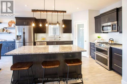 3450 Paulpeel Avenue, London South (South W), ON - Indoor Photo Showing Kitchen With Upgraded Kitchen