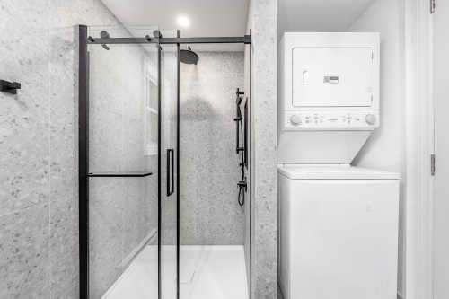 Bathroom - 1-4801 Av. Lacombe, Montréal (Côte-Des-Neiges/Notre-Dame-De-Grâce), QC - Indoor