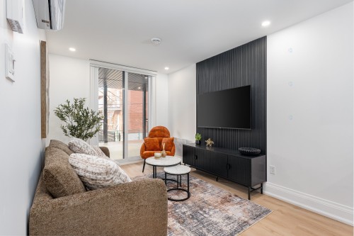 Living Room - 1-4801 Av. Lacombe, Montréal (Côte-Des-Neiges/Notre-Dame-De-Grâce), QC - Indoor Photo Showing Other Room