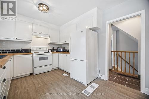 1241 Bray Court, Mississauga, ON - Indoor Photo Showing Kitchen