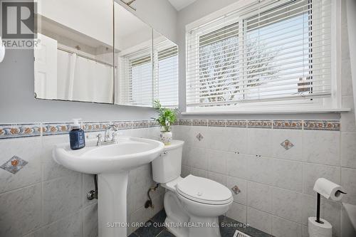 1241 Bray Court, Mississauga, ON - Indoor Photo Showing Bathroom