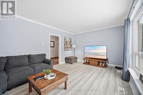 1241 Bray Court, Mississauga, ON - Indoor Photo Showing Living Room