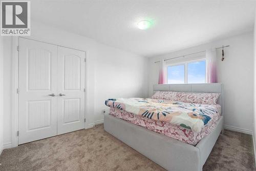 One of the three upstairs bedrooms.. - 99 Evansglen Circle Nw, Calgary, AB - Indoor Photo Showing Bedroom