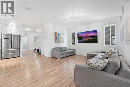 99 Evansglen Circle Nw, Calgary, AB - Indoor Photo Showing Living Room