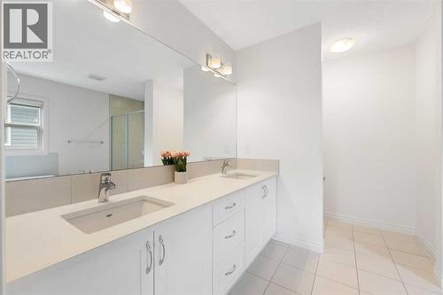 99 Evansglen Circle Nw, Calgary, AB - Indoor Photo Showing Bathroom