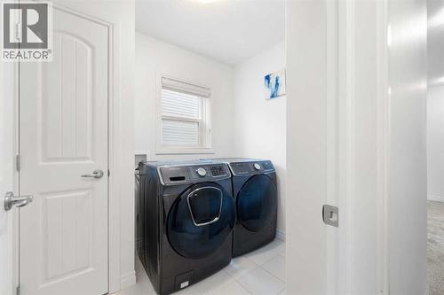 99 Evansglen Circle Nw, Calgary, AB - Indoor Photo Showing Laundry Room