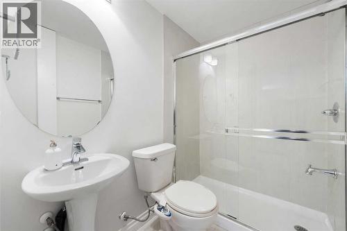 99 Evansglen Circle Nw, Calgary, AB - Indoor Photo Showing Bathroom