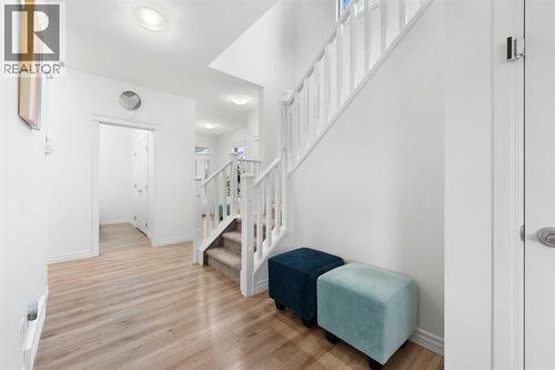 99 Evansglen Circle Nw, Calgary, AB - Indoor Photo Showing Other Room