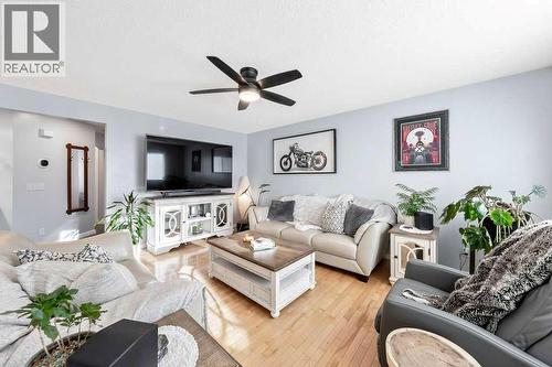 361 Cimarron Boulevard, Okotoks, AB - Indoor Photo Showing Living Room