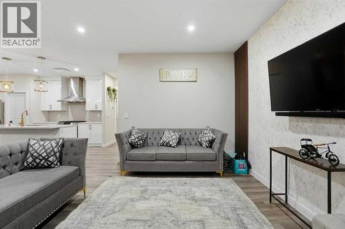 30 Thayer Close, Red Deer, AB - Indoor Photo Showing Living Room