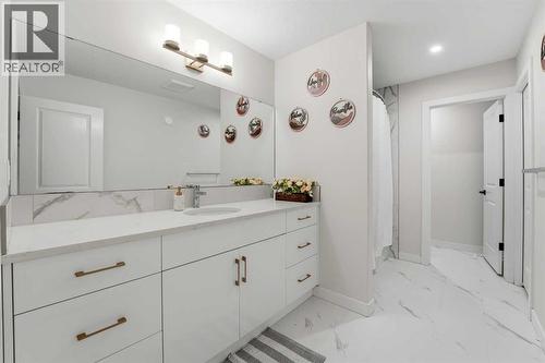 30 Thayer Close, Red Deer, AB - Indoor Photo Showing Bathroom